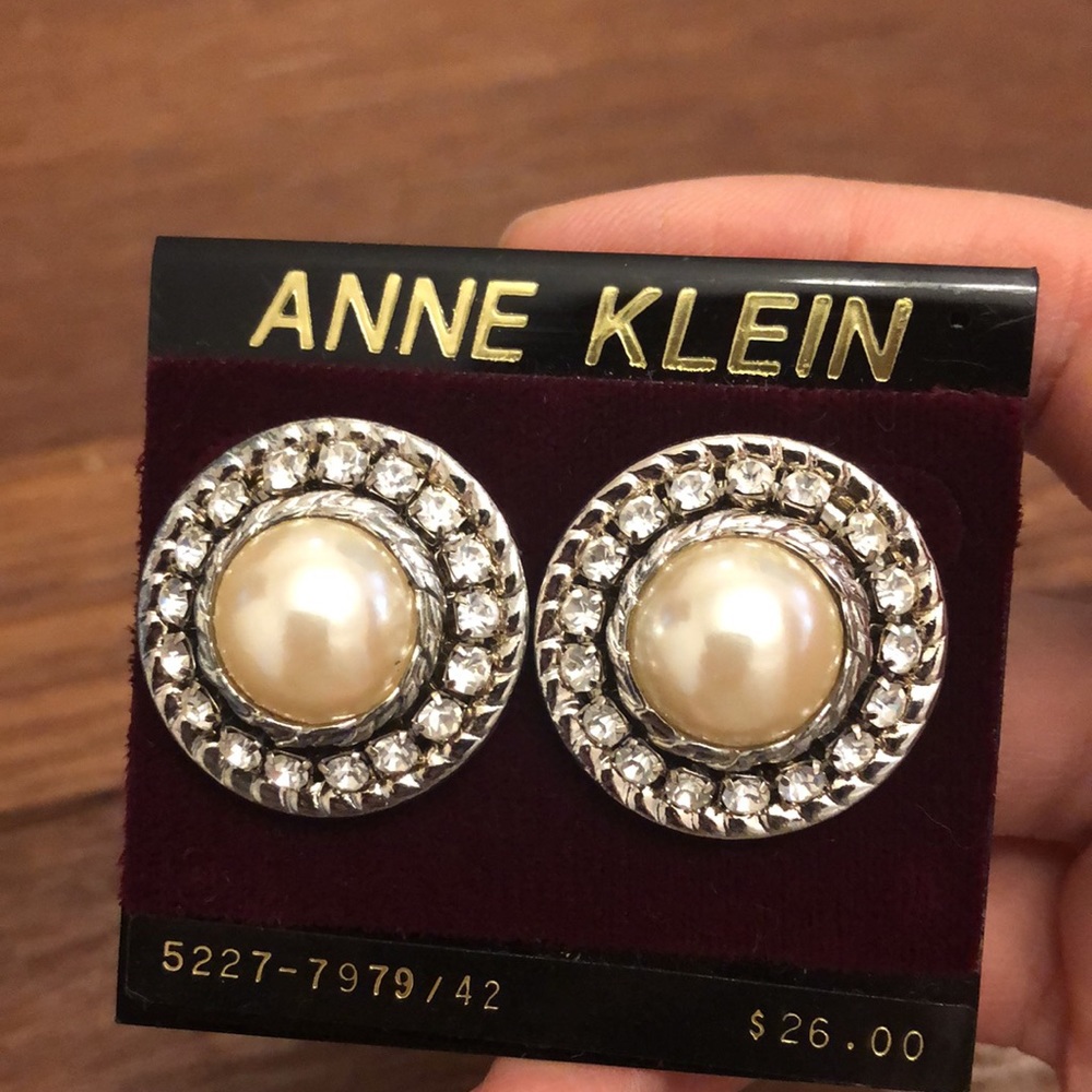 Anne Klein Pearl Stud Earrings Rhinestone Halo Gold Tone Classic Elegant Vintage - Picture 2 of 5